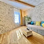 La Maison Des Templiers ~ Ostal Medieval ~ Logis Enchantes شقة قرقشونه