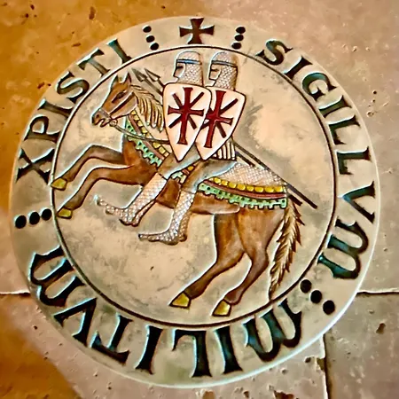 La Maison Des Templiers ~ Ostal Médiéval ~ Logis Enchantés