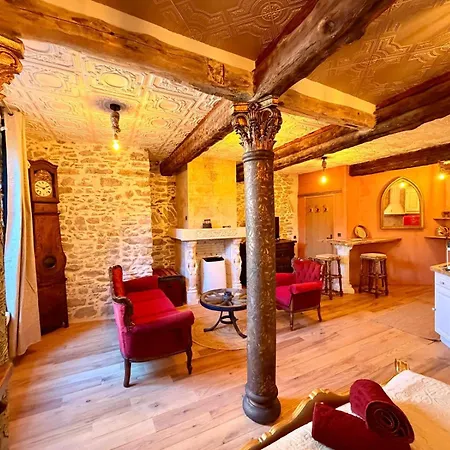 Appartamento La Maison Des Templiers ~ Ostal Médiéval ~ Logis Enchantés *